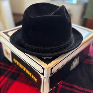 Stetson Black Hat with Feather Accent Size 7 1/2